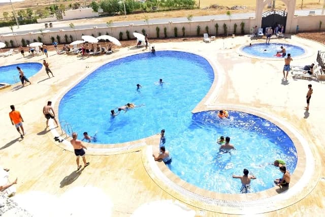Midyat Hotel mit Pool Erlebnis: Halbolympischer Pool